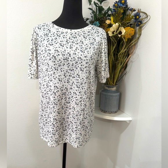 Banana Republic Print Women's Top - Black and White size Medium - Picture 1 of 6